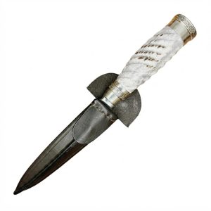 Cuchillo Encabado En Ciervo Galloneada Con Alpaca y Vaina De Cuero Vaqueta